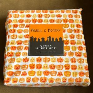 New Skull & Bones Cute Fall Pumpkins 4 Piece Queen Sheet Set Jack O Lantern